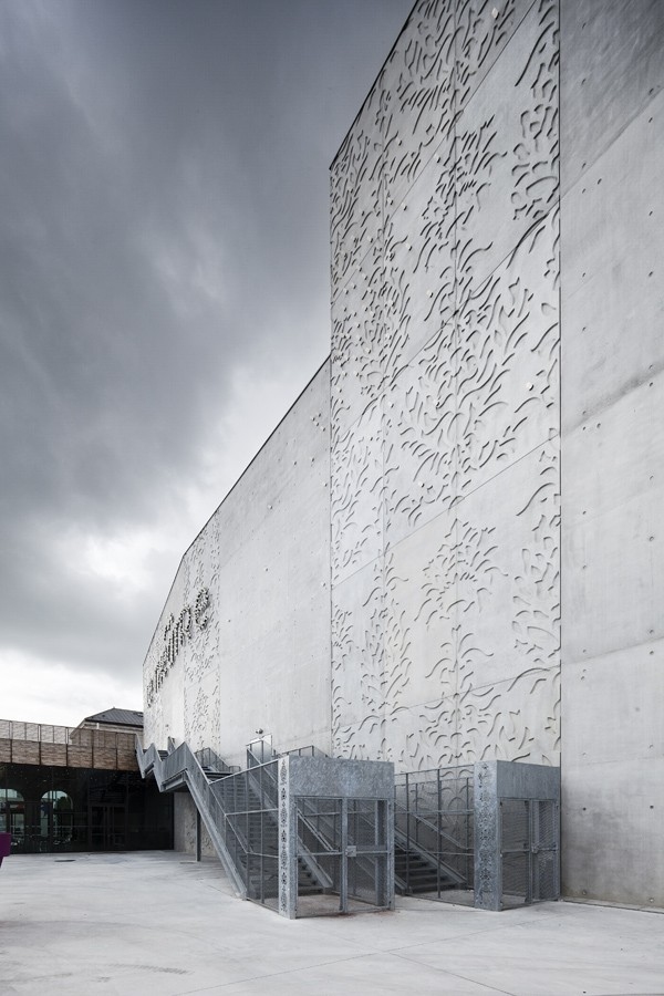 ����� � ���-������ � Luc Boegly