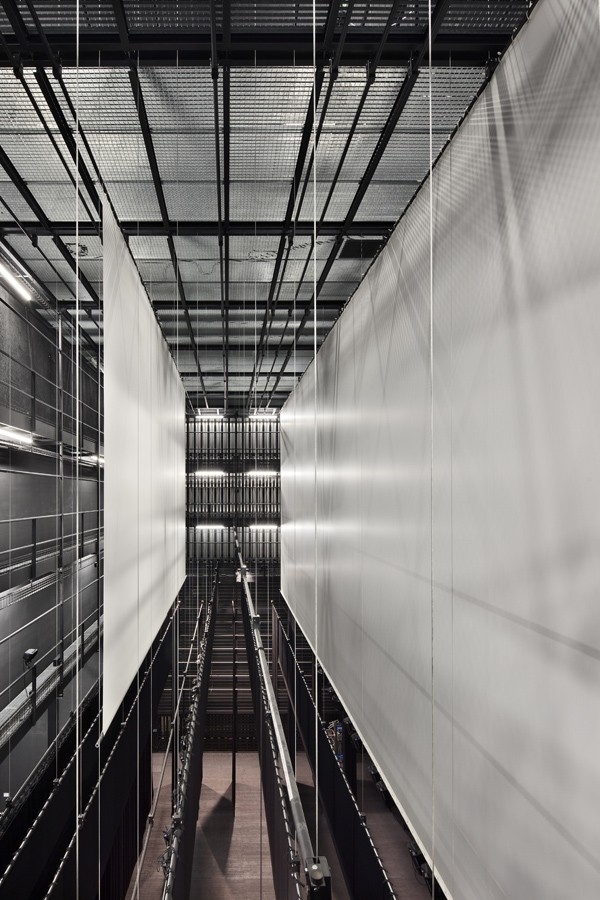 ����� � ���-������ � Luc Boegly