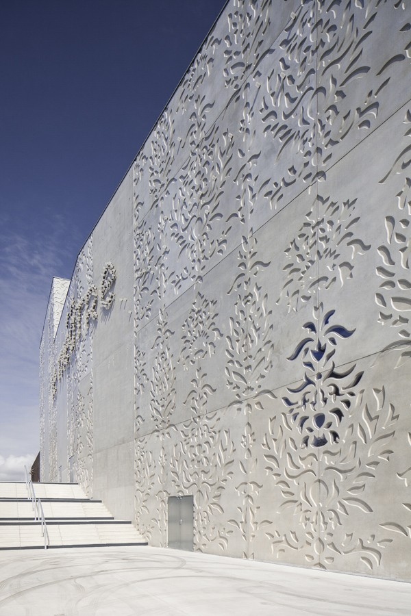 ����� � ���-������ � Luc Boegly