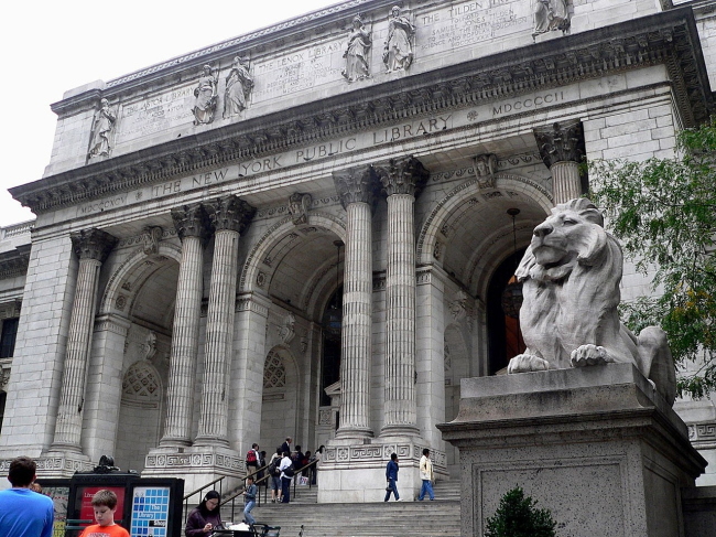 Нью-йоркская публичная библиотека. Вид главного фасада со стороны 5-й авеню. Фото Wikimedia Commons