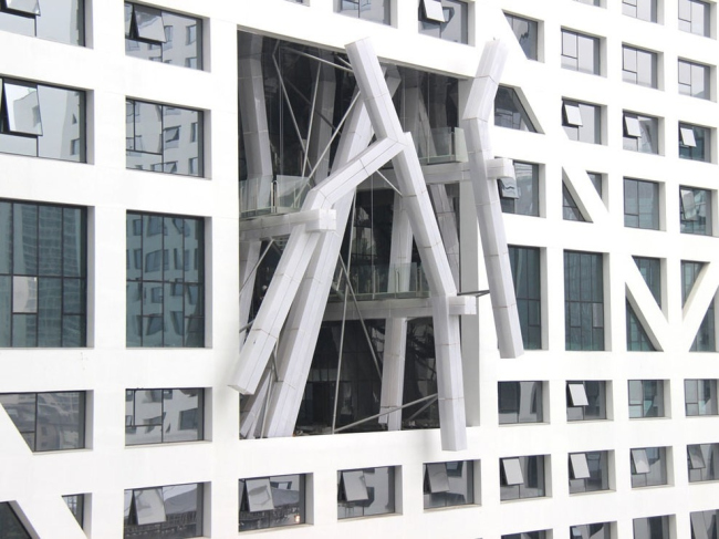 �������� Sliced Porosity Block. �������� �������� ����� � Steven Holl Architects