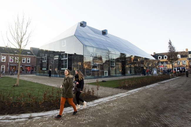 Glass Farm � Persbureau van Eijndhoven