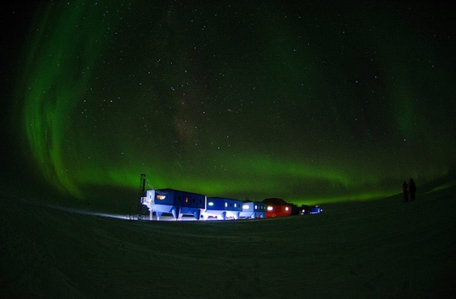 Антарктическая станция Halley VI © Sam Burrell