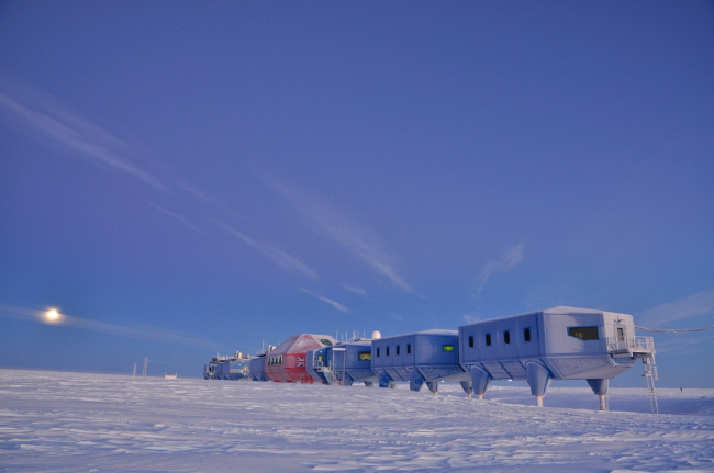 Антарктическая станция Halley VI © Anthony Dubber