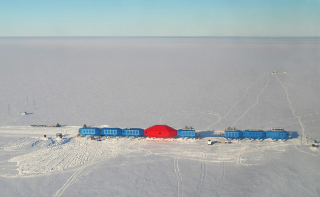 Антарктическая станция Halley VI © Karl Tuplin