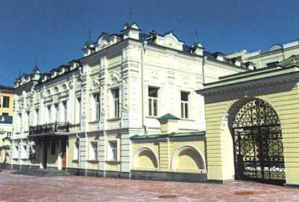 Екатеринбург, резиденция губернатора Свердловской области. 2002 г. Фото: m-i-e.ru Екатеринбург, резиденция губернатора Свердловской области. 2002 г. Фото: m-i-e.ru