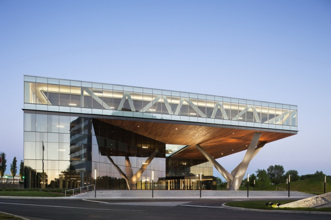 ������� ������ Centra Metropark � Michael Moran