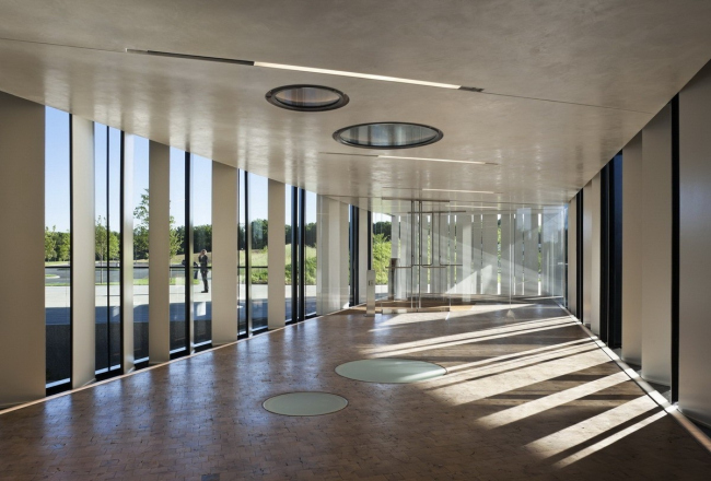 ������� ������ Centra Metropark � Michael Moran