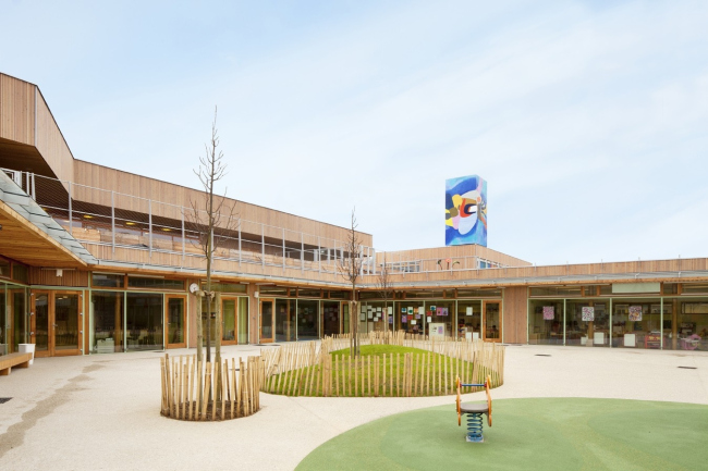 �������� ������ ������� (Groupe Scolaire Pasteur) � �����-��������. 2012. ���� � Jussi Tiainen