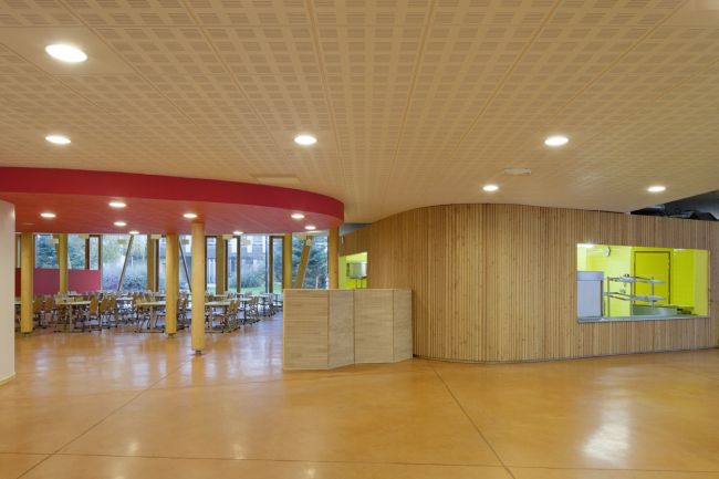 �������� ������ ������� (Groupe Scolaire Pasteur) � �����-��������. 2012. ���� � Jussi Tiainen