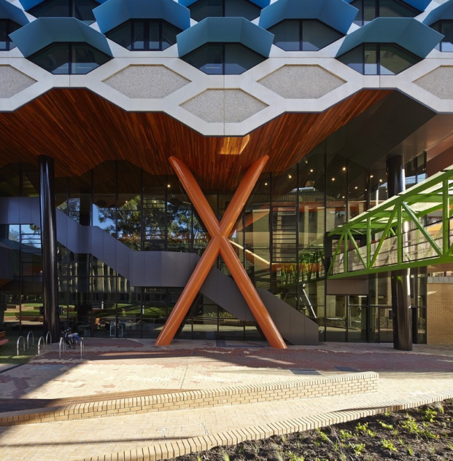 ����� ������������ ������������ ������������ La Trobe � Lyons