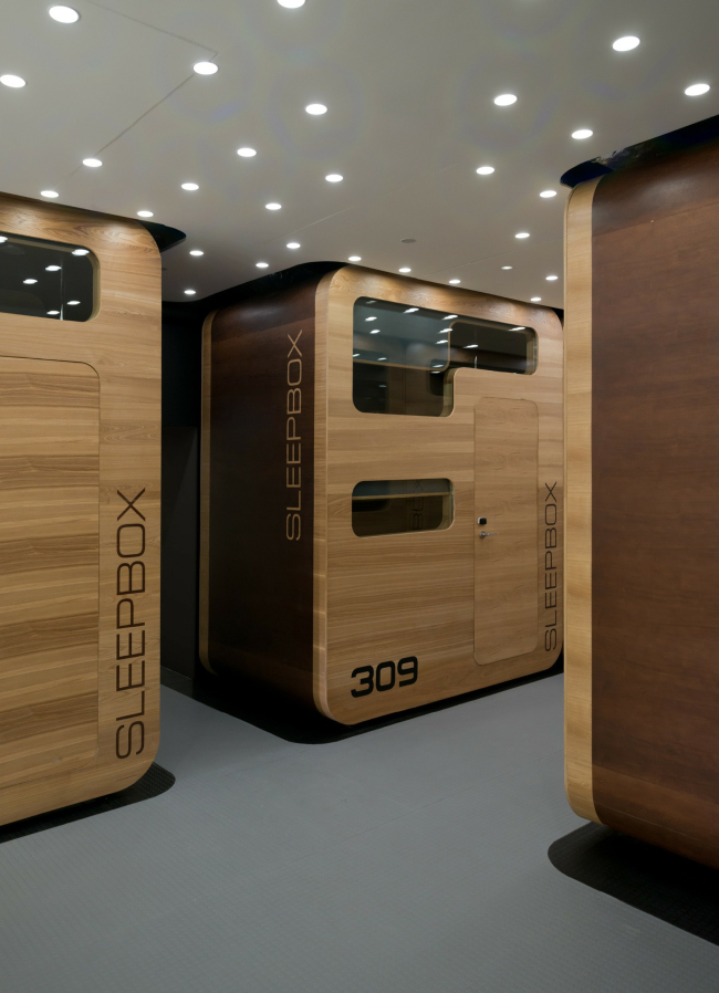  . Sleepbox Hotel Tverskaya.  :  ,  ,  
