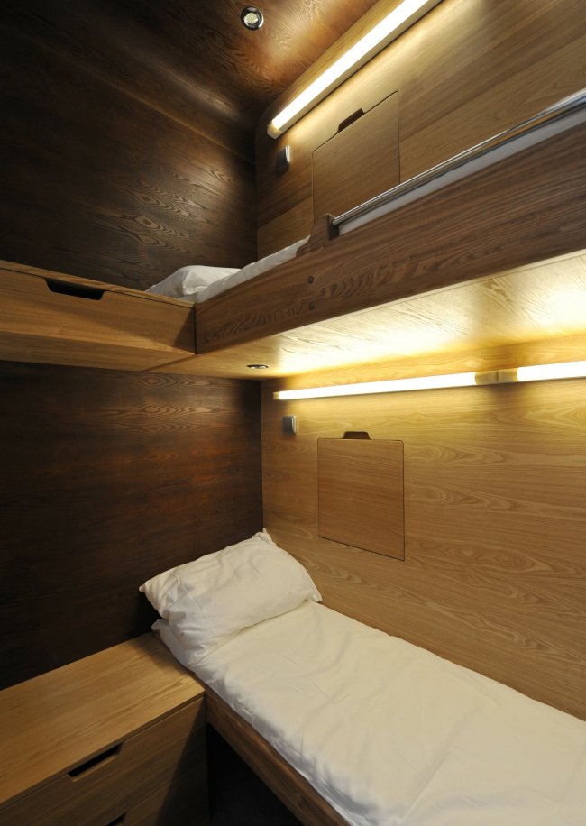  . Sleepbox Hotel Tverskaya.  :  ,  ,  
