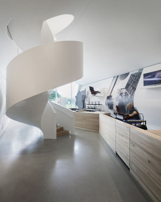 VitraHaus. ���������� Lounge Chair. ����: Julien Lanoo � Vitra (www.vitra.com)