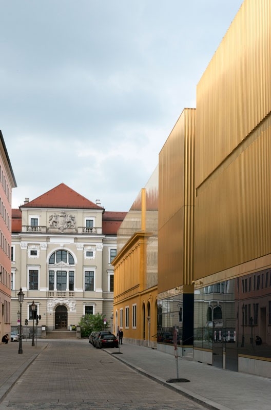 ����� ���������� � Nigel Young/Foster + Partners
