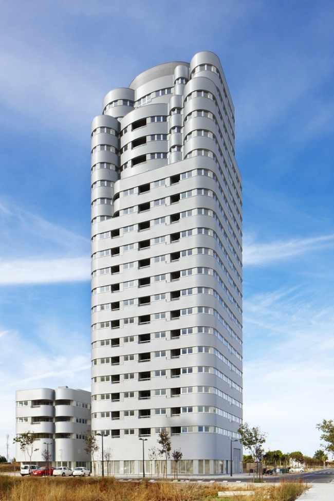 ����� �������� Solar Tower � Jose Hevia