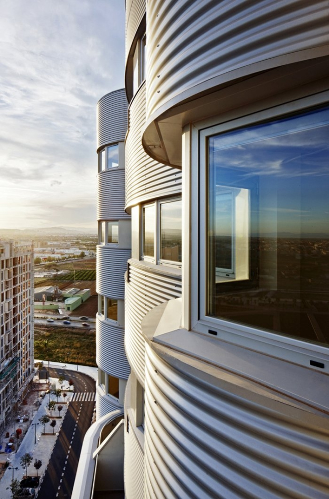 ����� �������� Solar Tower � Jose Hevia