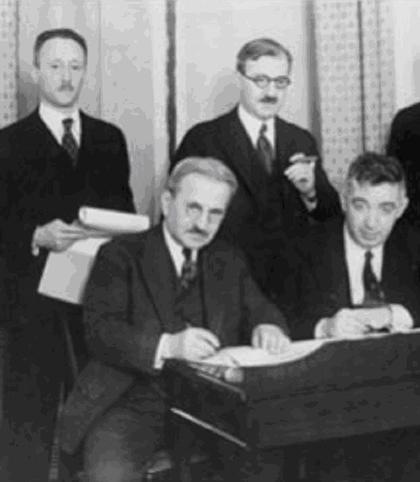 ���. 2. ���������� ��������� ����� �Albert Kahn Associates Incorporated� � ���������. ����� (����� �������) ������� ���, ������ ����. 
��������: ������� �. ����� �������� ��������. (����� �� ����� ������������ �������, ��� ��� ��� �������� �����) [����������� ������] � ����� �������: http://berkovich-zametki.com/2008/Zametki/Nomer2/Gurevich1.htm - �� ����. ��.