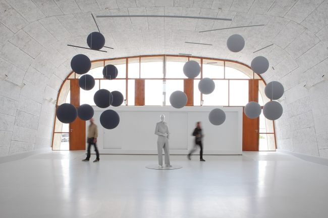 �c���� �����. ������ (�� ��������) � diane arques; � Veilhan / ADAGP, Paris, 2013 / � Fondation Le Corbusier / ADAGP, Paris, 2013