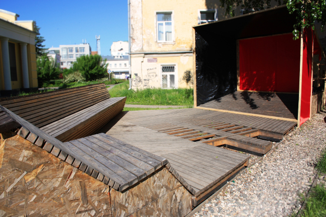 Объект «Треугольный сад», построенный в рамках проекта «Активация» в 2012 году. Авторы: Вера Смирнова + студенты. Фото: Егор Клочков.