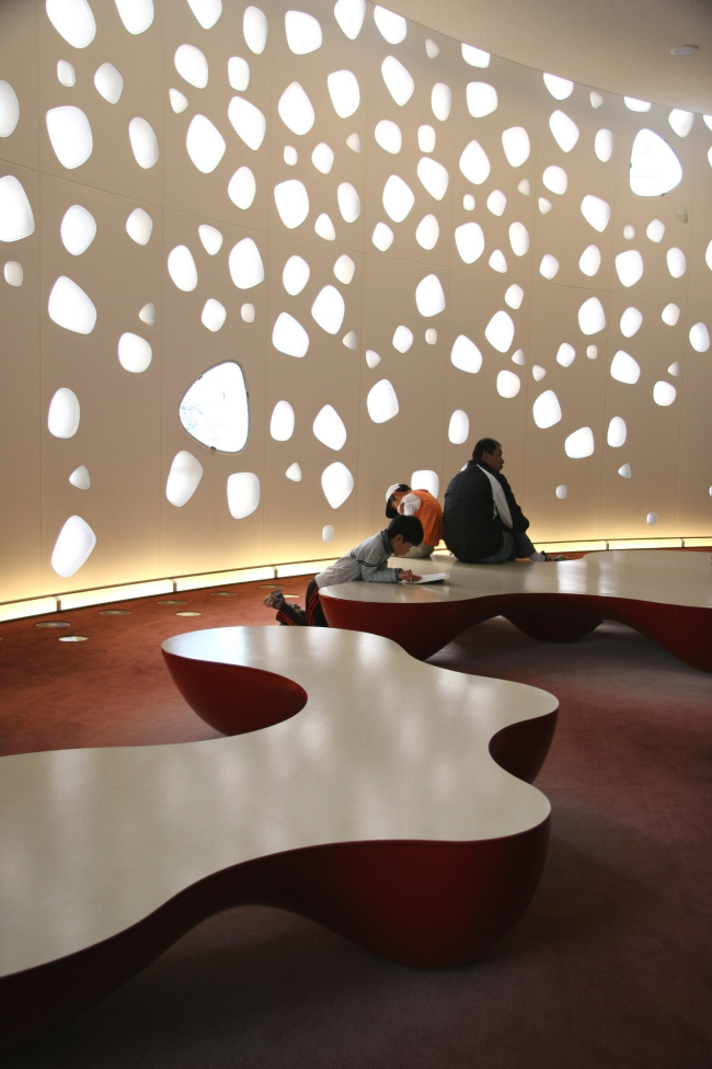 ����� ��������������� �������� � ��������. 2004. ���� Toyo-Ito & Associates, Architects