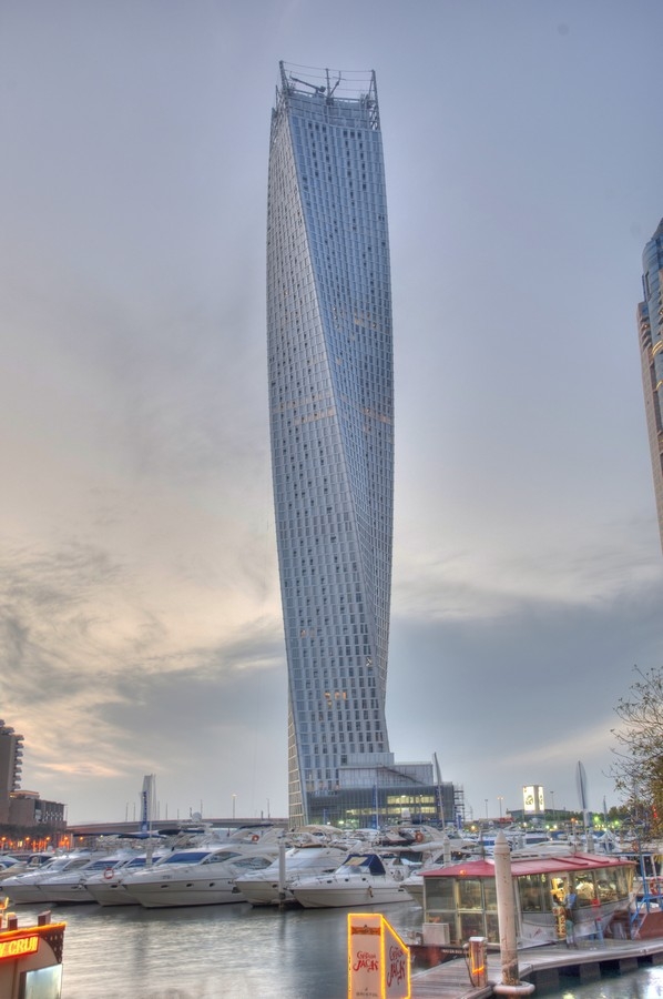 ��������� Cayan Tower. ������������� Skidmore Owings & Merrill