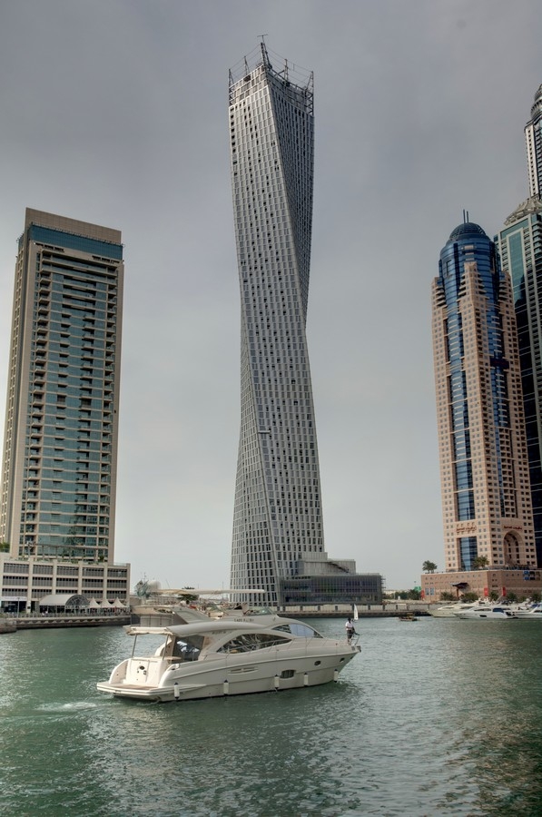 ��������� Cayan Tower. ������������� Skidmore Owings & Merrill