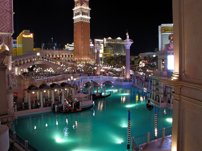 ����������� �������� The Venetian Resort Hotel Casino � ���-������. ���� ZooFari via Wikimedia Commons