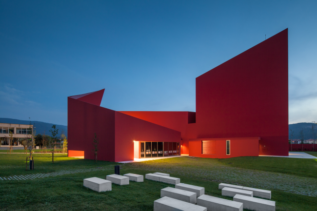 ���������� ����� ���� ��������. ���� � João Morgado. ������������� FAT � Future Architecture Thinking