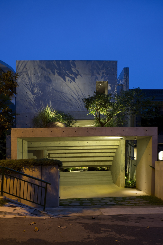 . Namly House  
CHANG Architects.  WAF