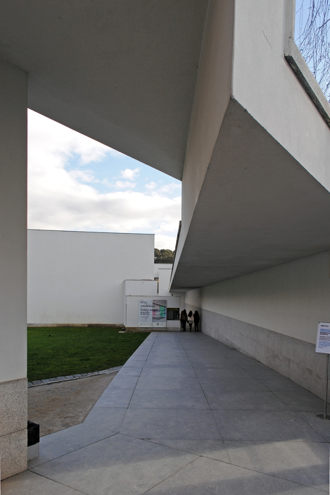 ����� ������������ ��������� � Casa de Serralves � �����. ���� � ������� ٸ��