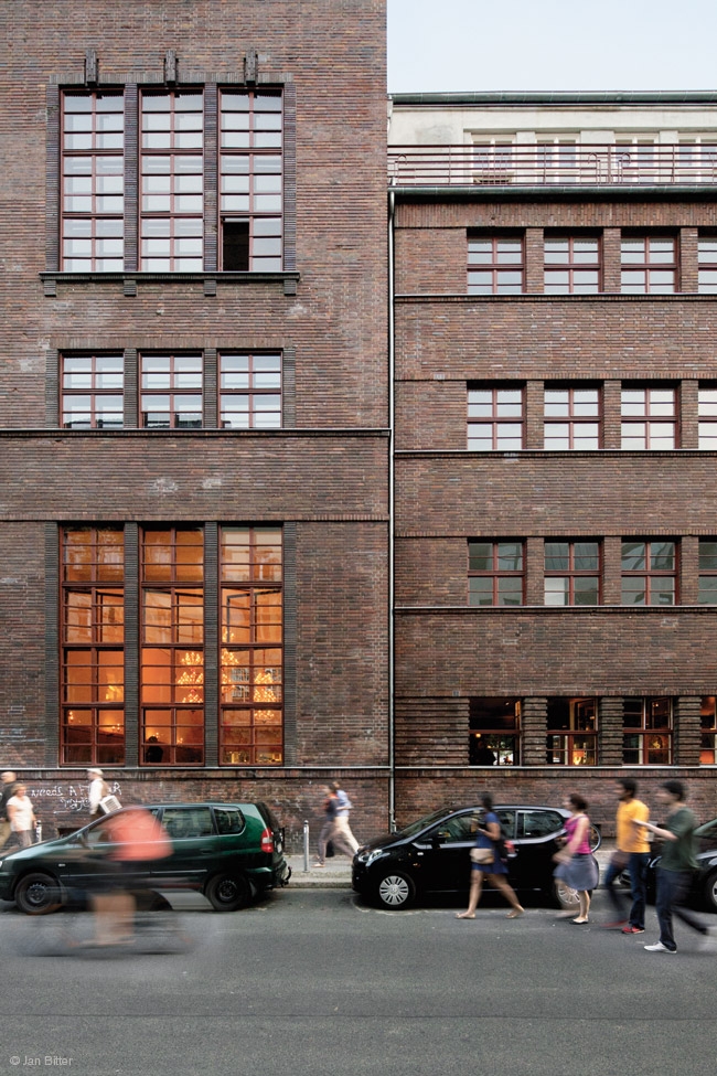 ������ ��������� ����� ��� ������� - ������������� � Jan Bitter. ������������� Grüntuch Ernst Architekten