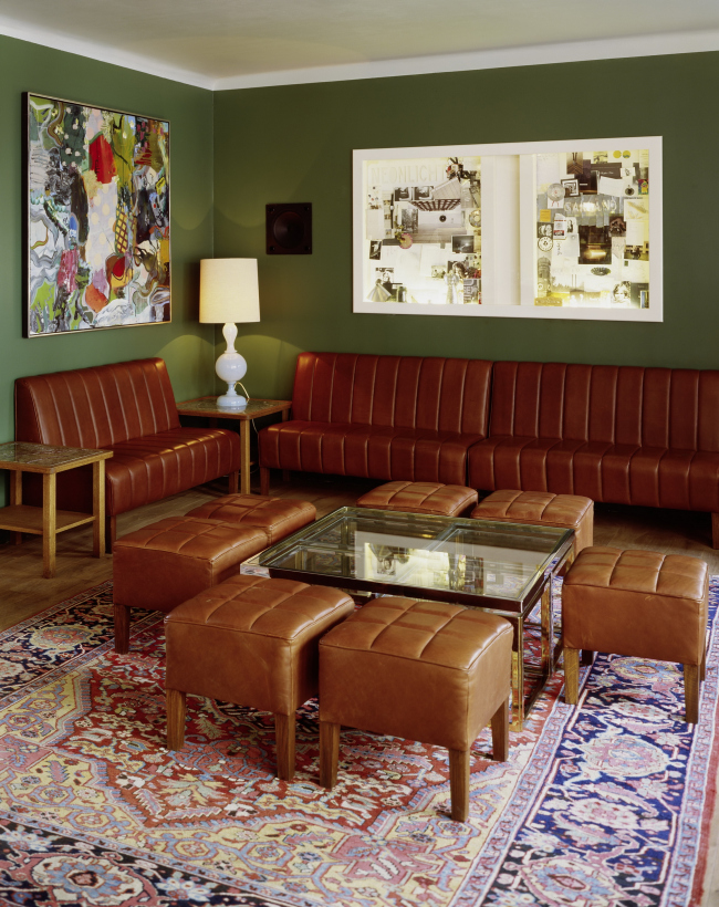 ������ ��������� ����� ��� ������� - �������������. �������� Pauly Saal � Stefan Korte. ������������� Ehemalige Jüdische Mädchenschule