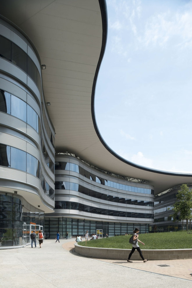 ������ ���������� ������������ � Nigel Young � Foster + Partners