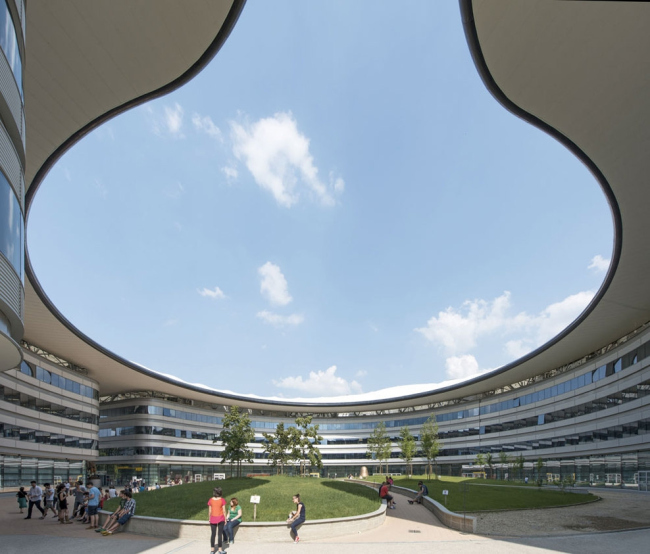 ������ ���������� ������������ � Nigel Young � Foster + Partners