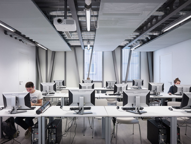 ������ ������������� ����� ���������� � Julien Lanoo