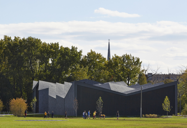 ������ WMS. ����: Steve Hall � Hedrich Blessing