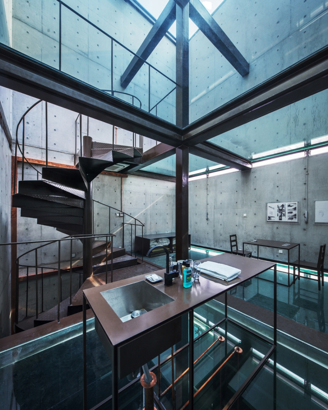 Вертикальный стеклянный дом © Atelier FCJZ
