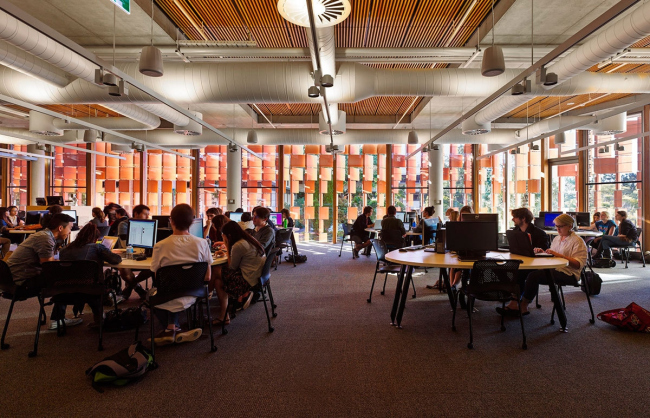 ������ AEB �������������� ������������ � Peter Bennetts