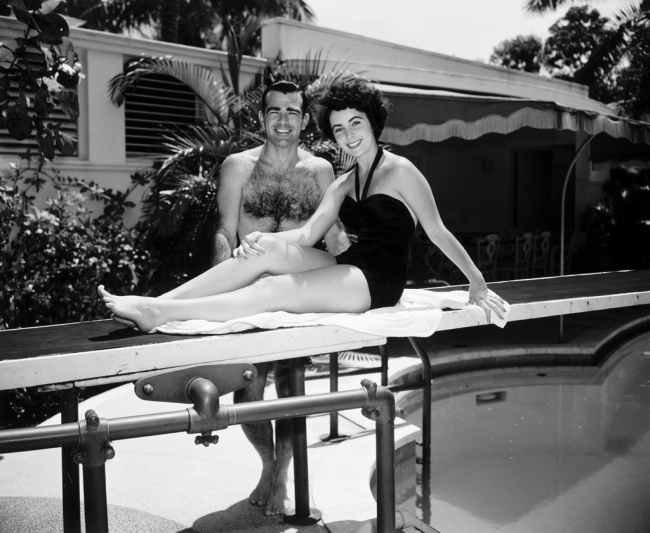 �������� ������ � ������� � Surf Club. 1949. ���� Bettman/Corbis � ����� tmagazine.blogs.nytimes.com