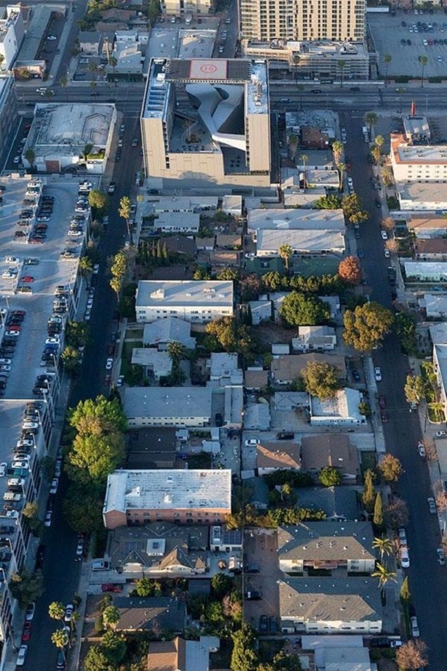 Колледж Эмерсона – здание в Лос-Анджелесе © Iwan Baan. Фото с сайта morphopedia.com