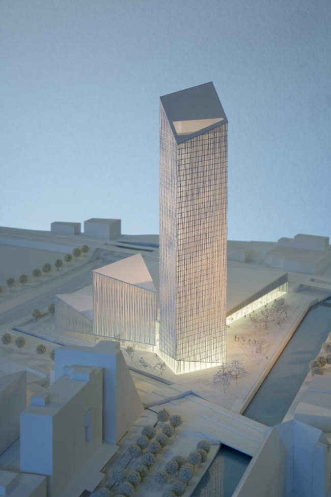 ��������� Estrel Tower � Werner Hutmacher