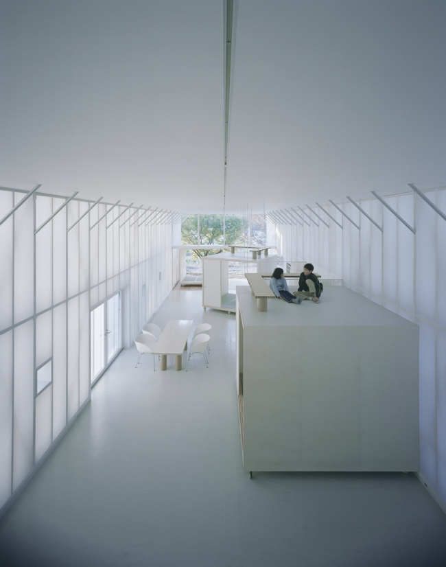 ����������� ��� � �������, ������. 2000. ����: Hiroyuki Hirai. ������������� Shigeru Ban Architects