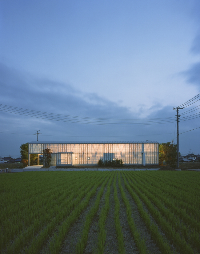 ����������� ��� � �������, ������. 2000. ����: Hiroyuki Hirai. ������������� Shigeru Ban Architects