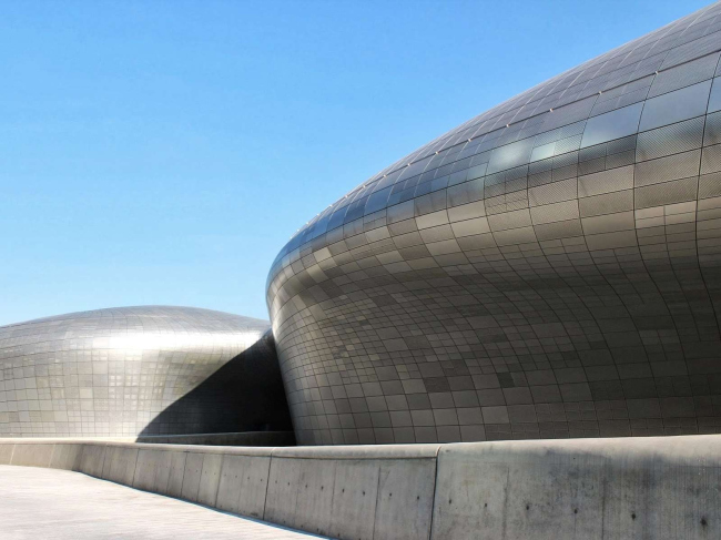 �������� Dongdaemun Design Park and Plaza. ���� � Anja van der Vorst / curlytraveller.com