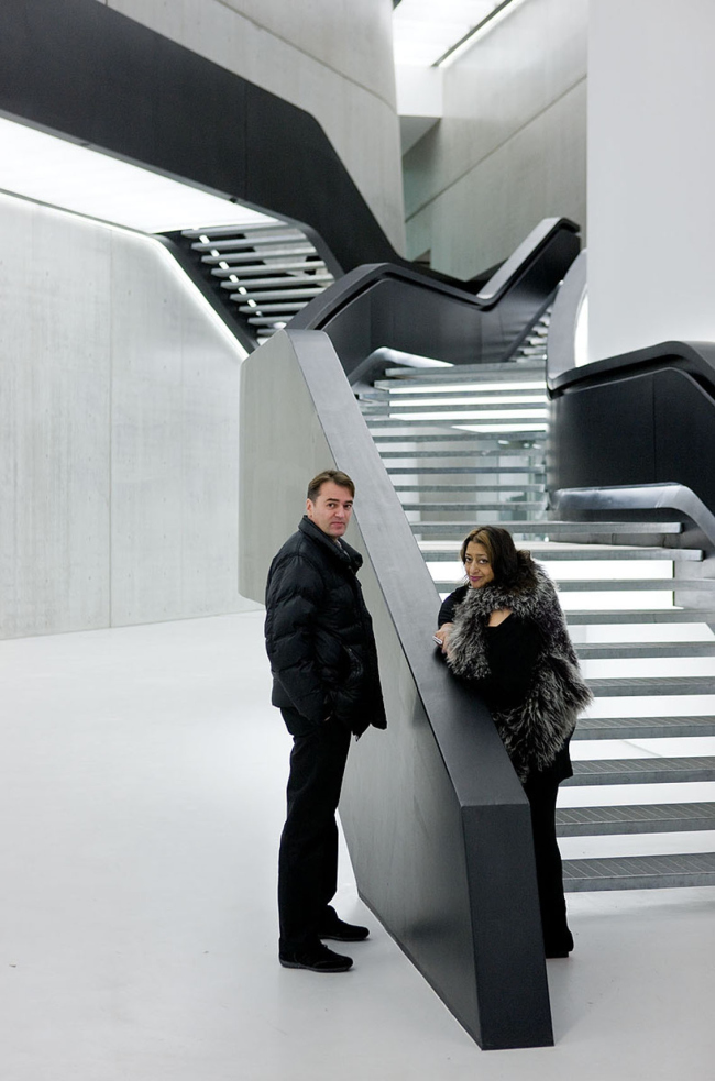 Патрик Шумахер и Заха Хадид в спроектированном ими музее MAXXI в Риме. Изображение с сайта domusweb.it