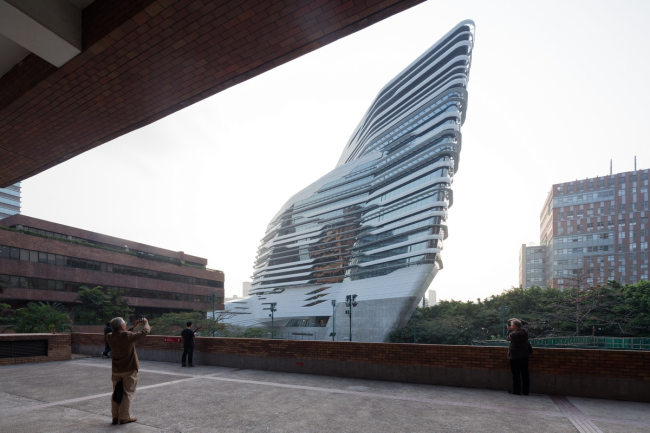������ Jockey Club Innovation Tower ������������ ���������������� ������������. ���� � Iwan Baan