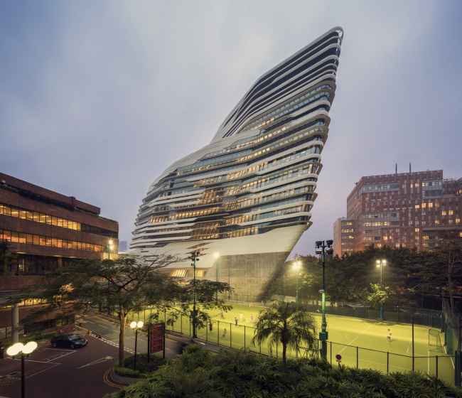 Корпус Jockey Club Innovation Tower Гонконгского политехнического университета. Фото © doublespace