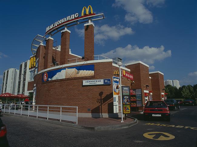 Ресторан McDonalds на улице Обручева © Алексей Бавыкин и партнёры