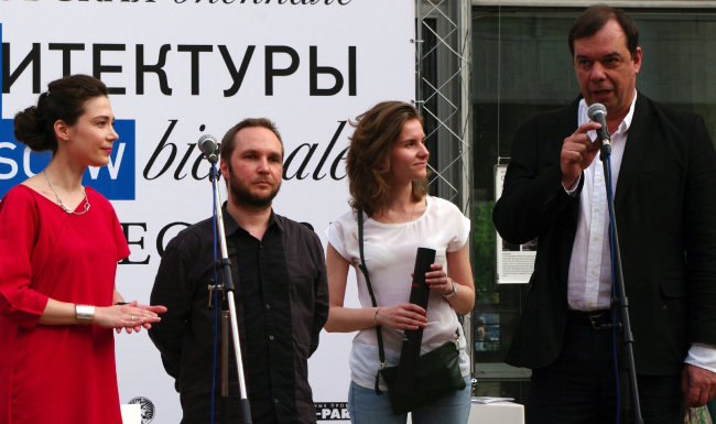 Даниил Слот и Анна Стадухина. Вторая премия конкурса «Дом для жизни в балансе с природой». Фотография Аллы Павликовой Даниил Слот и Анна Стадухина. Вторая премия конкурса «Дом для жизни в балансе с природой». Фотография Аллы Павликовой